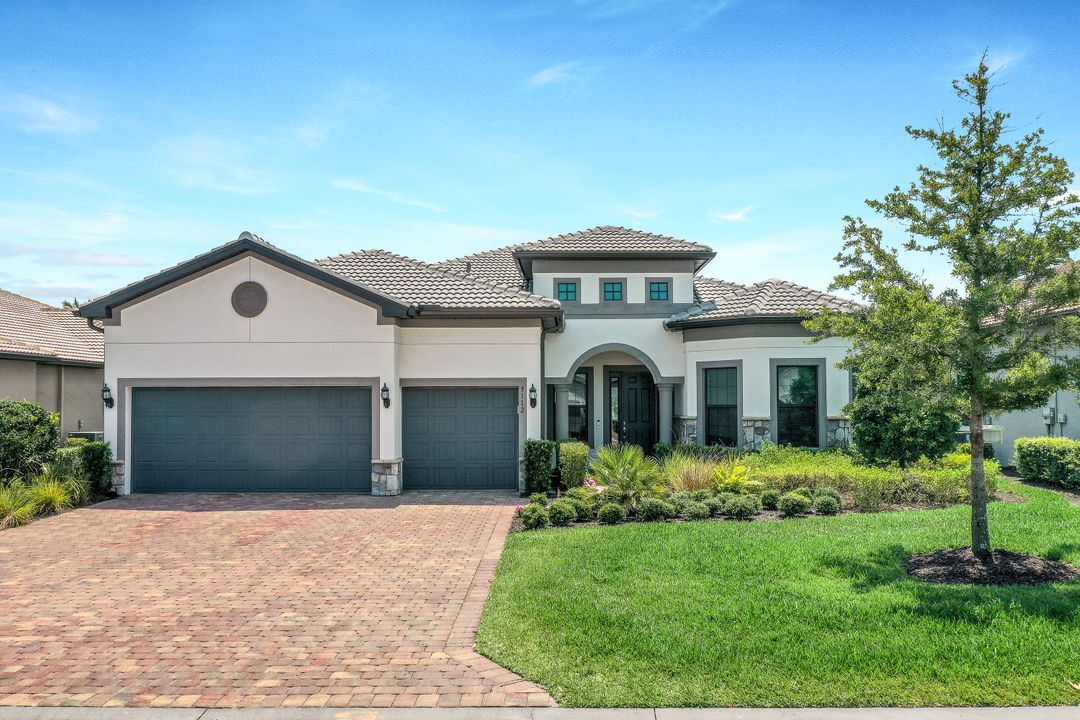 9112 Snowy Owl Wy, Naples, FL 34120