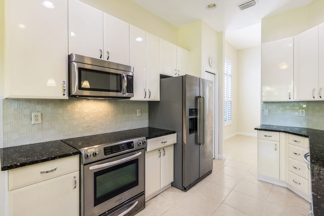 3184 Sundance Cir, Naples, FL 34109