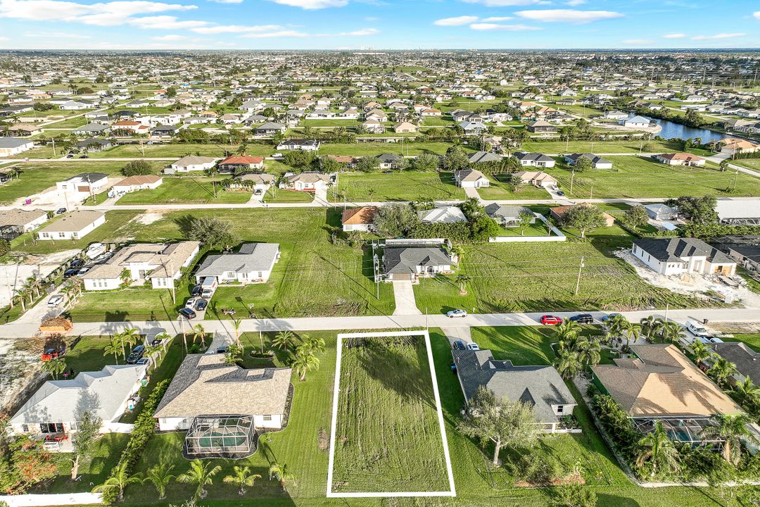 210 NW 27th Pl, Cape Coral, FL 33993