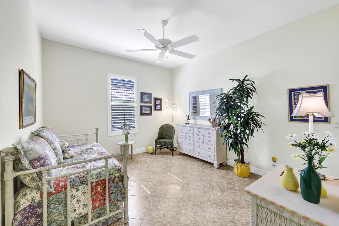 540 Harbour Dr, Naples, FL 34103