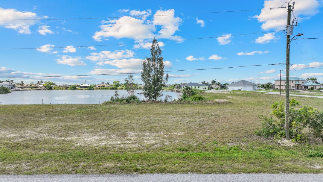 306 NE 19th St, Cape Coral, FL 33909