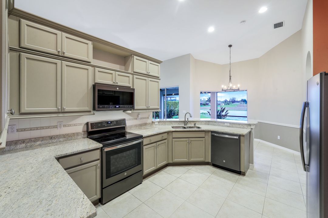 18025 Greenwood Dr, Naples, FL 34114