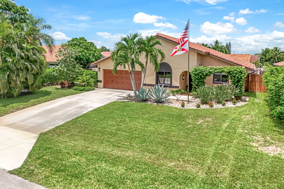 27497 Pelican Ridge Cir, Bonita Springs, FL 34135