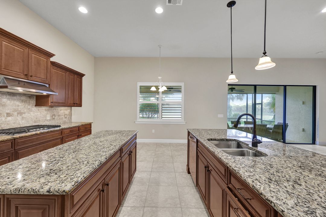 16183 Cartwright Ln, Naples, FL 34110