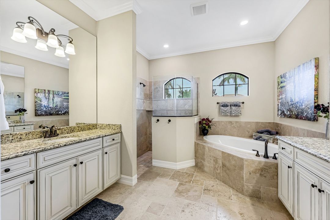 9899 Corso Bello Dr, Naples, FL 34113