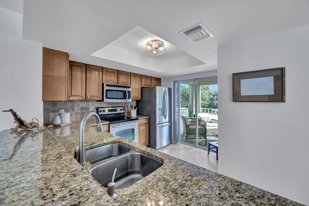 523 Club Side Dr, Naples, FL 34110