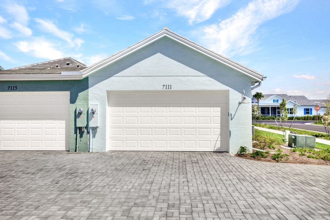 7111 Cayo Coco Ln, Naples, FL 34113