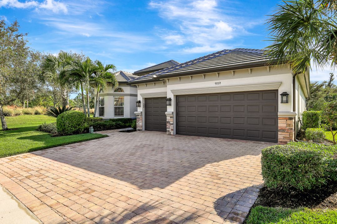 9030 Quarry Dr, Naples, FL 34120