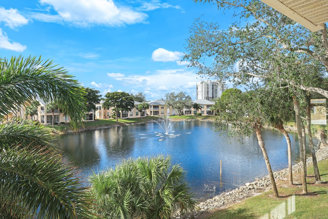 752 Wiggins Lake Dr #202, Naples, FL 34110