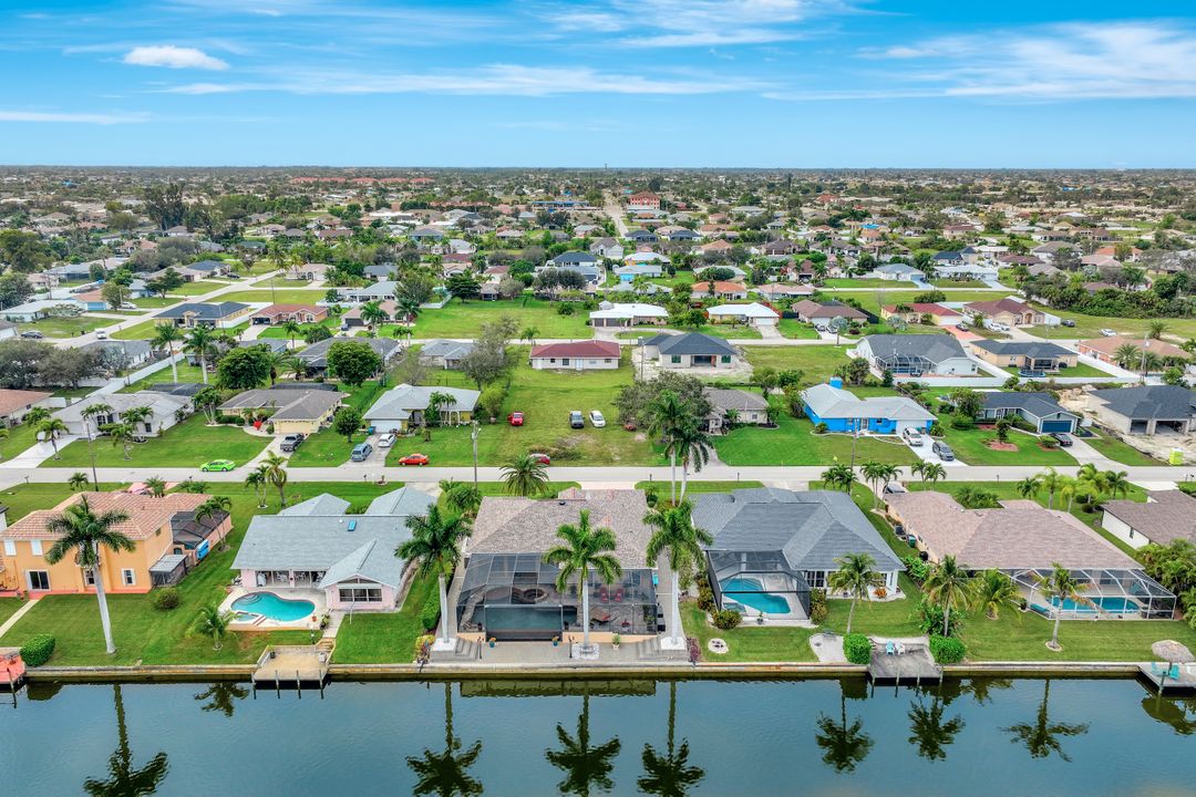 317 NE 19th Pl, Cape Coral, FL 33909