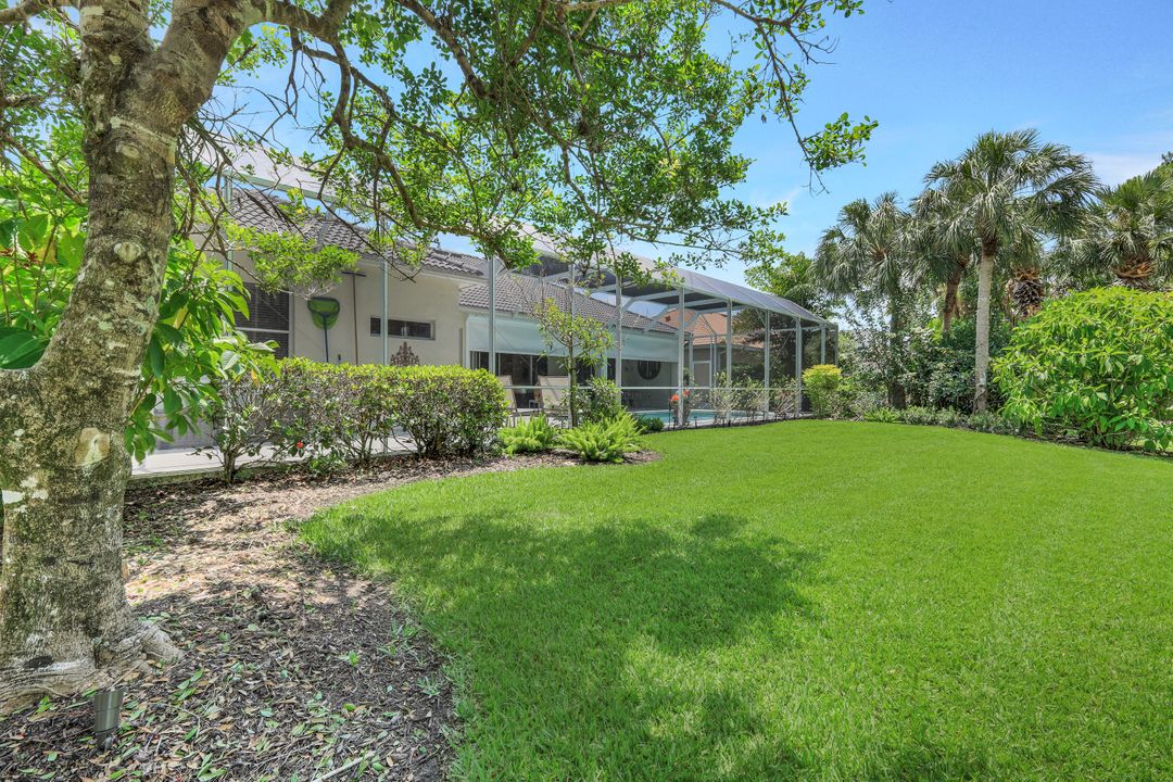 8475 Gleneagle Way, Naples, FL 34120