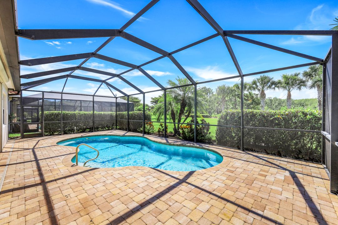 9062 Limestone Ln, Naples, FL 34120