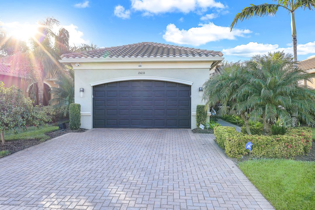 13633 Mandarin Cir, Naples, FL 34109