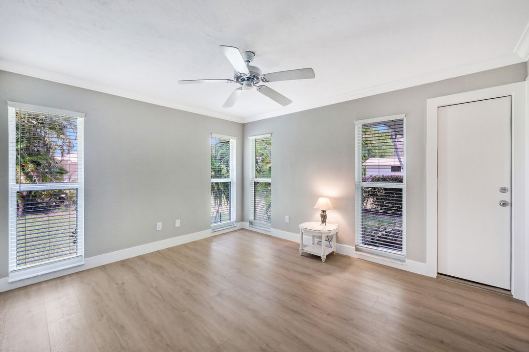 257 Yorkshire Ct, Naples, FL 34112