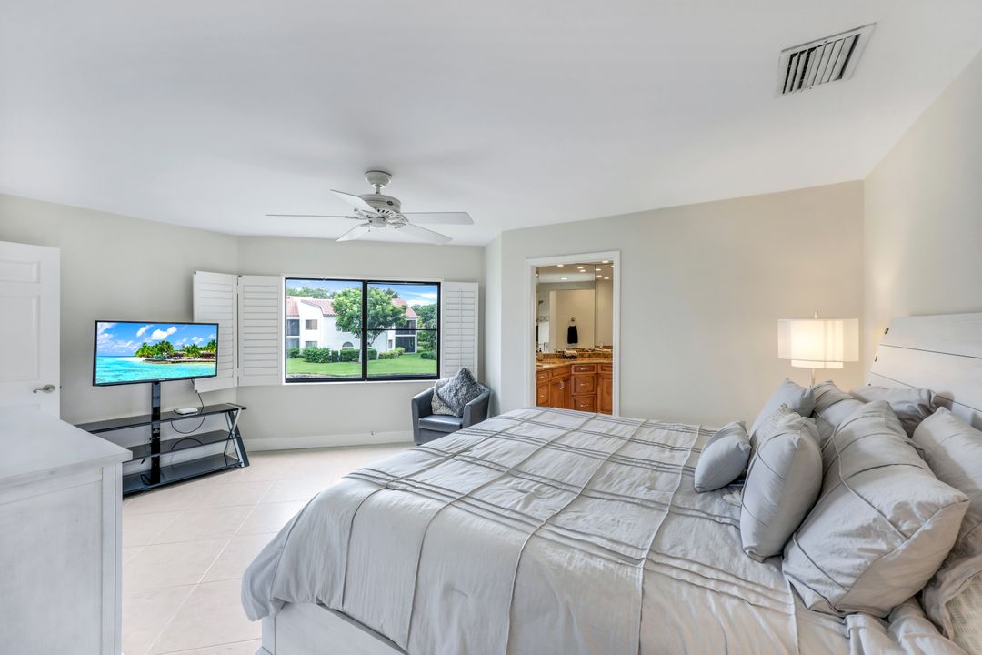 631 Beachwalk Cir #F-204, Naples, FL 34108