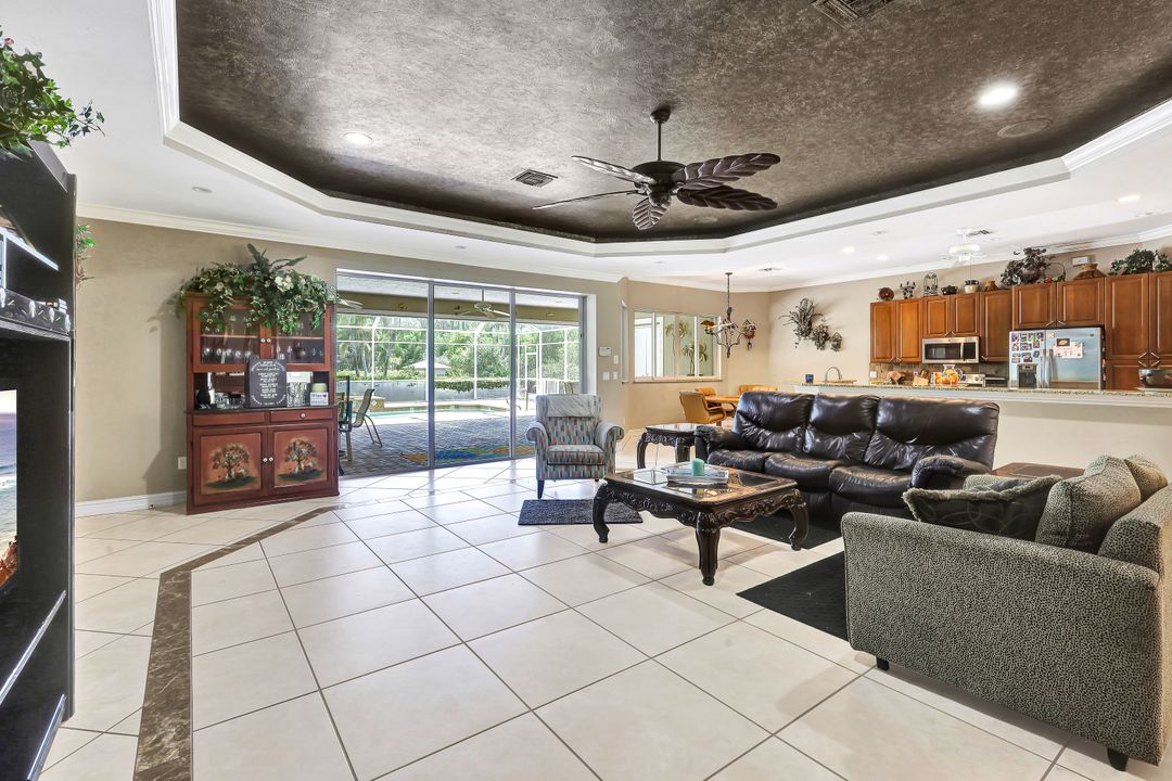 5743 Cope Ln, Naples, FL 34112