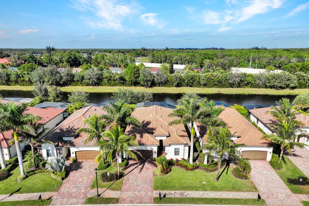 2786 Aviamar Cir, Naples, FL 34114