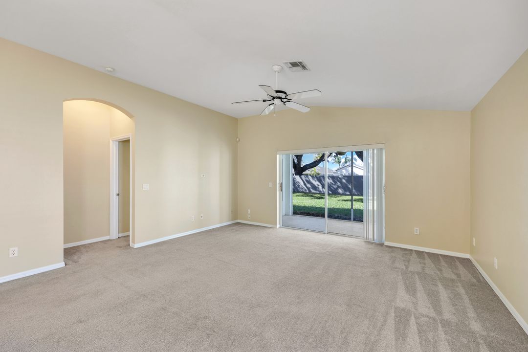 9261 Middle Oak Dr, Fort Myers, FL 33967