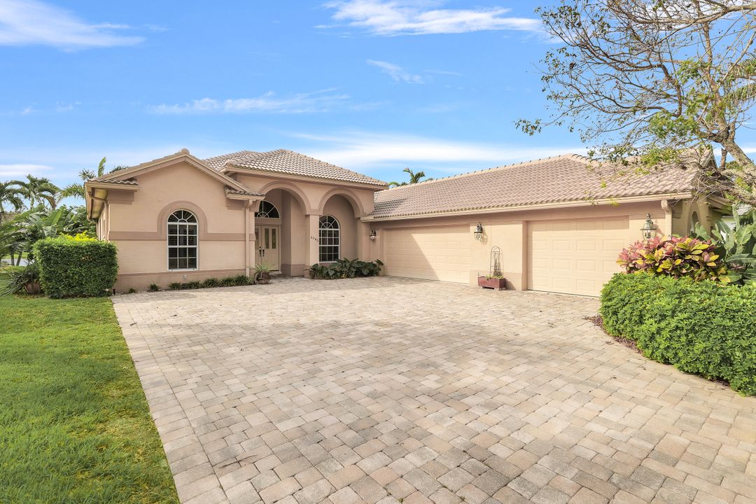 6346 Old Mahogany Ct, Naples, FL 34109