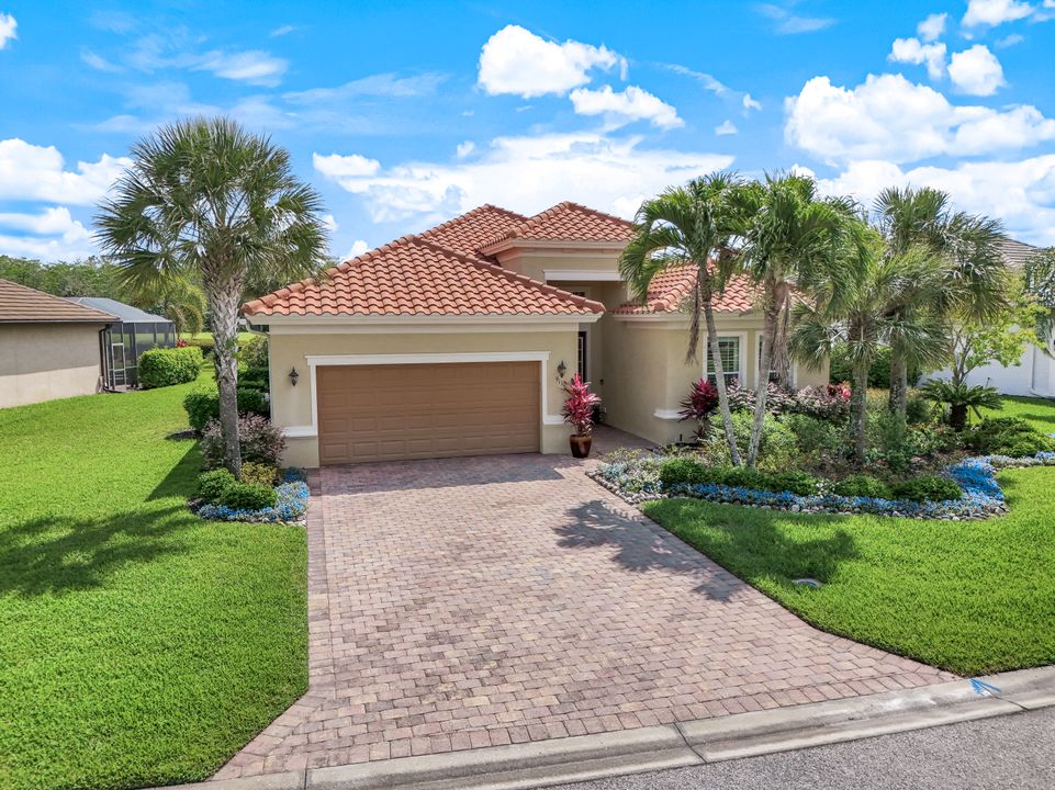 9110 Limestone Ln, Naples, FL 34120