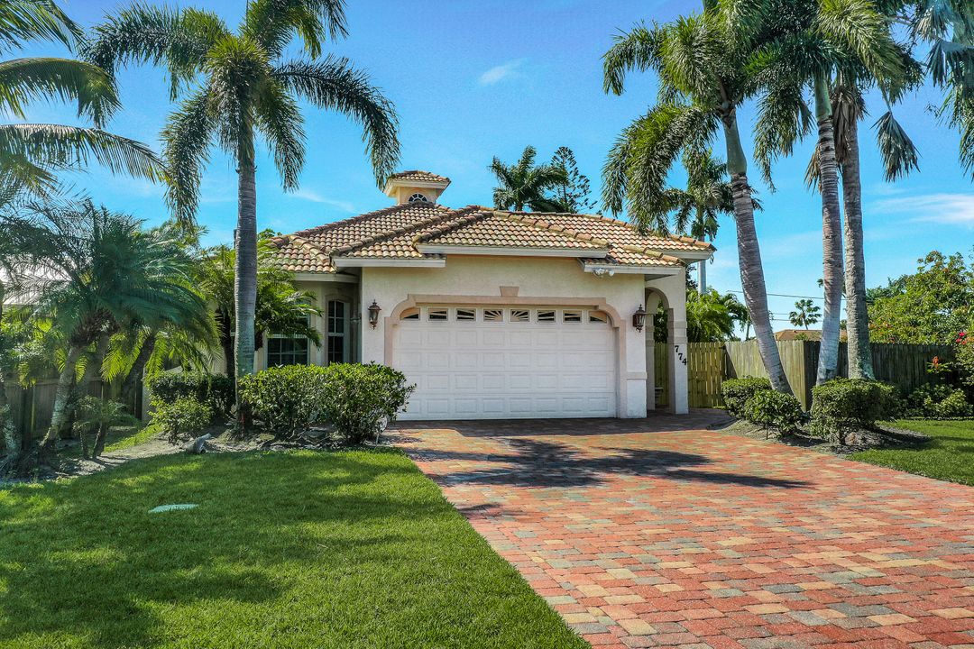 774 105th Ave N, Naples, FL 34108