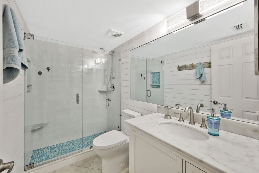 10684 Gulf Shore Dr  #105, Naples, FL 34108