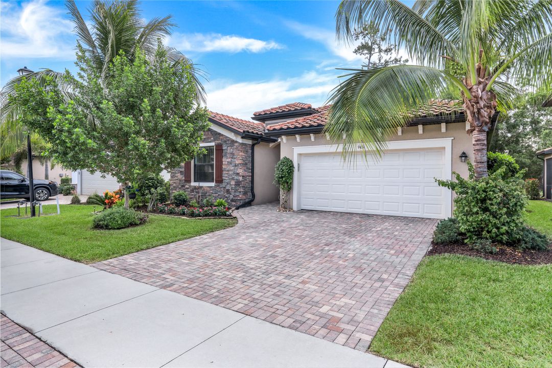 9431 Foxglove Ln, Naples, FL 34120