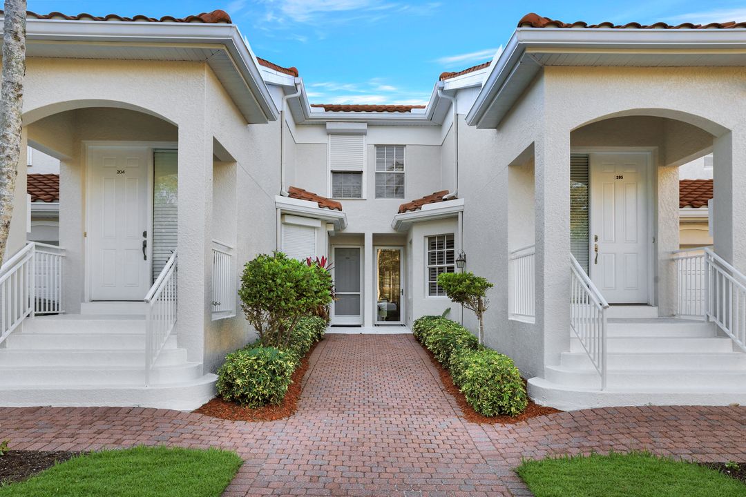 300 Lambiance Cir #105, Naples, FL 34108