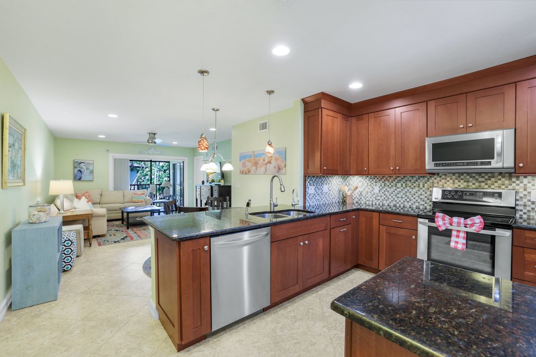 1765 Courtyard Way  #201, Naples, FL 34112