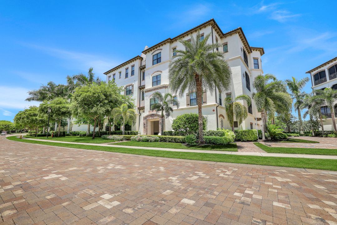 16433 Carrara Way #202, Naples, FL 34110