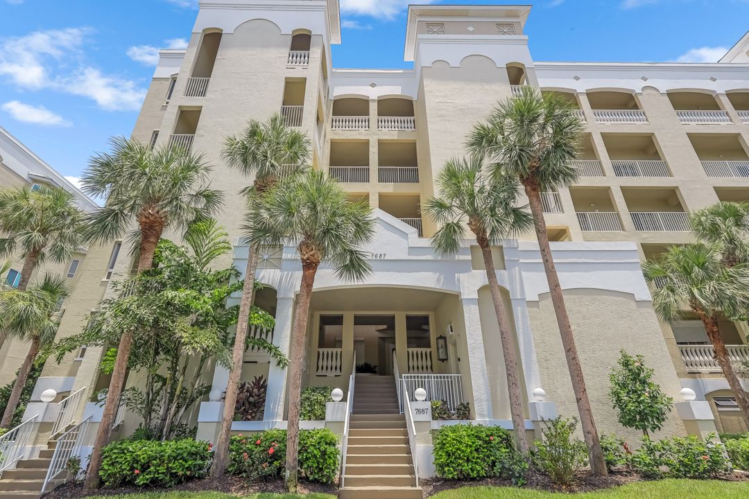 7687 Pebble Creek Cir #201, Naples, FL 34108