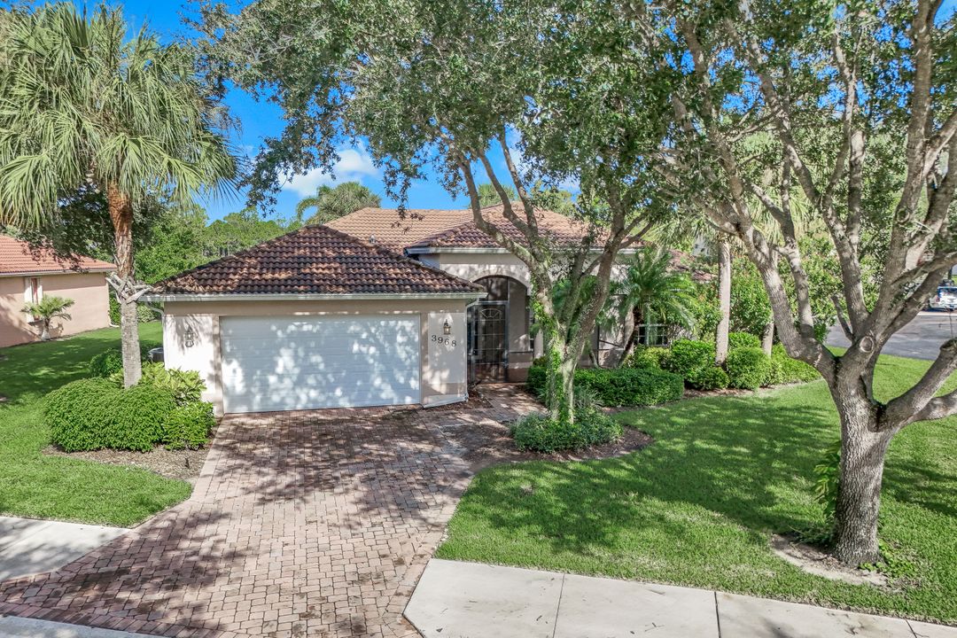 3968 Ruxton Rd, Naples, FL 34116