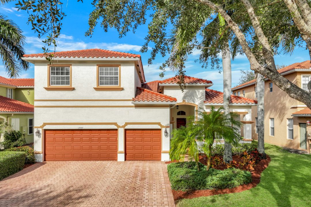 1747 Sarazen Pl, Naples, FL 34120