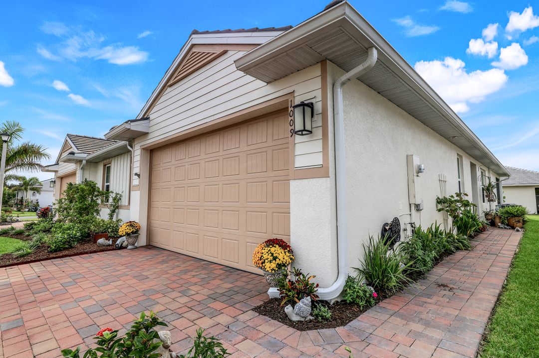 1009 Tranquil Brk Dr, Naples, FL 34114