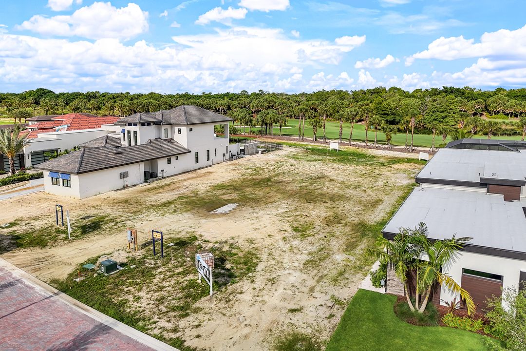 19062 Via Messina Wy, Miromar Lakes, FL 33913