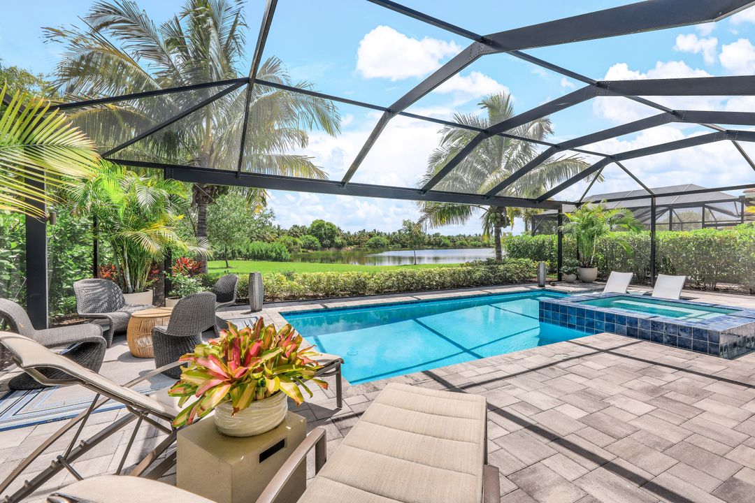 3227 Cotuit Ln, Naples, FL 34114