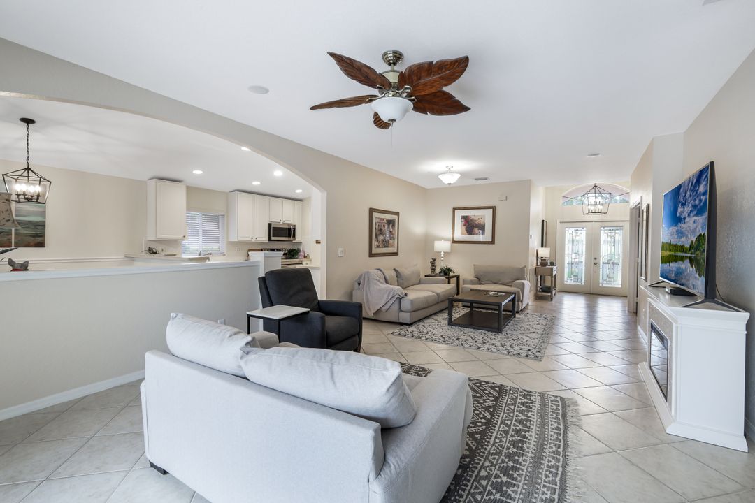 7892 Leicester Dr, Naples, FL 34104