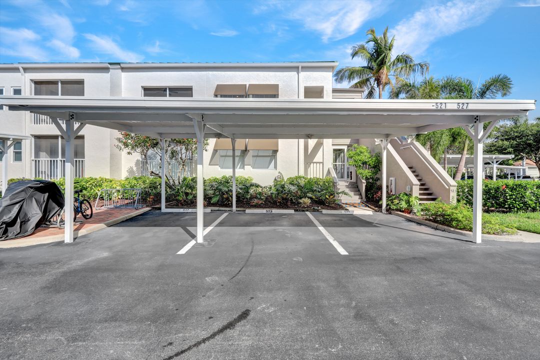 523 Club Side Dr, Naples, FL 34110