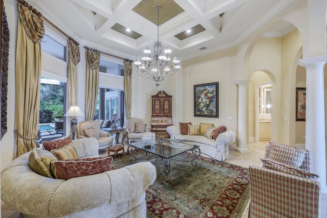 8608 Majorca Ln, Naples, FL 34114