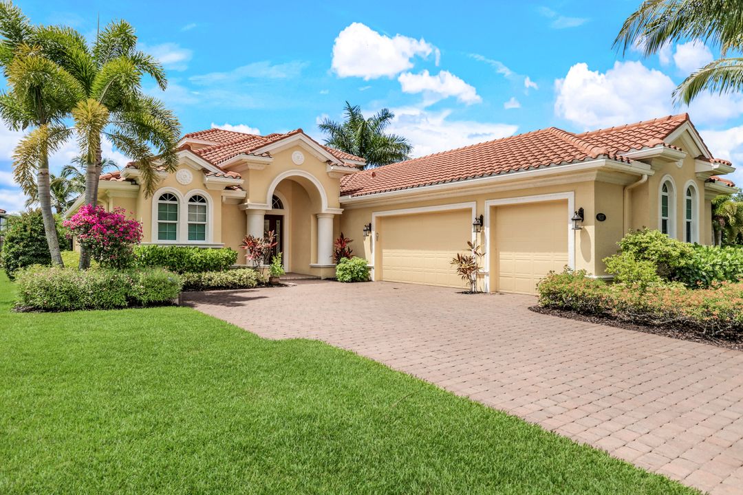 9337 Campanile Cir, Naples, FL 34114