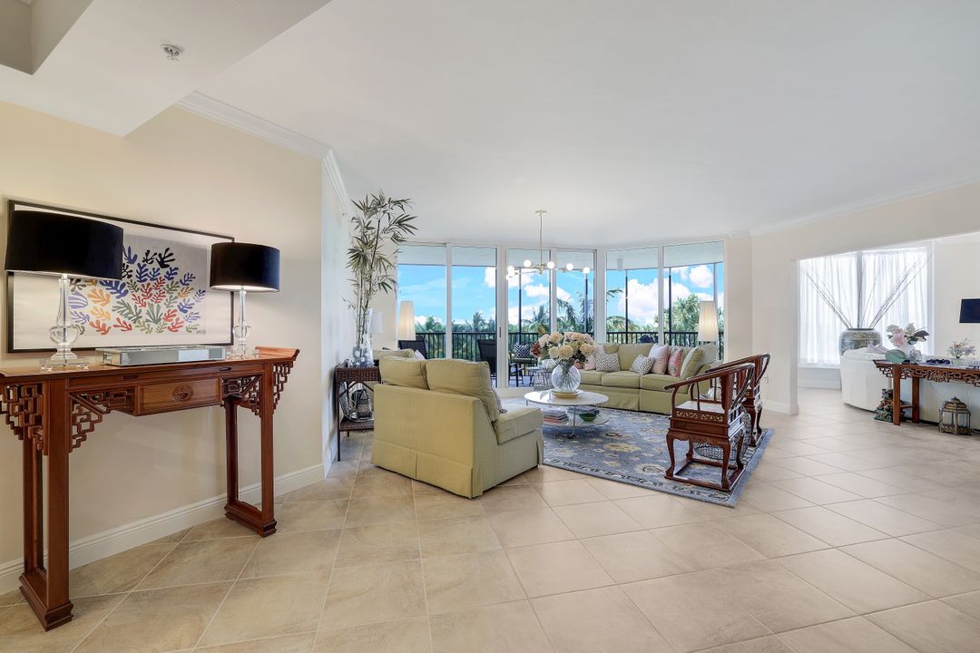 1050 Borghese Ln #206, Naples, FL 34114