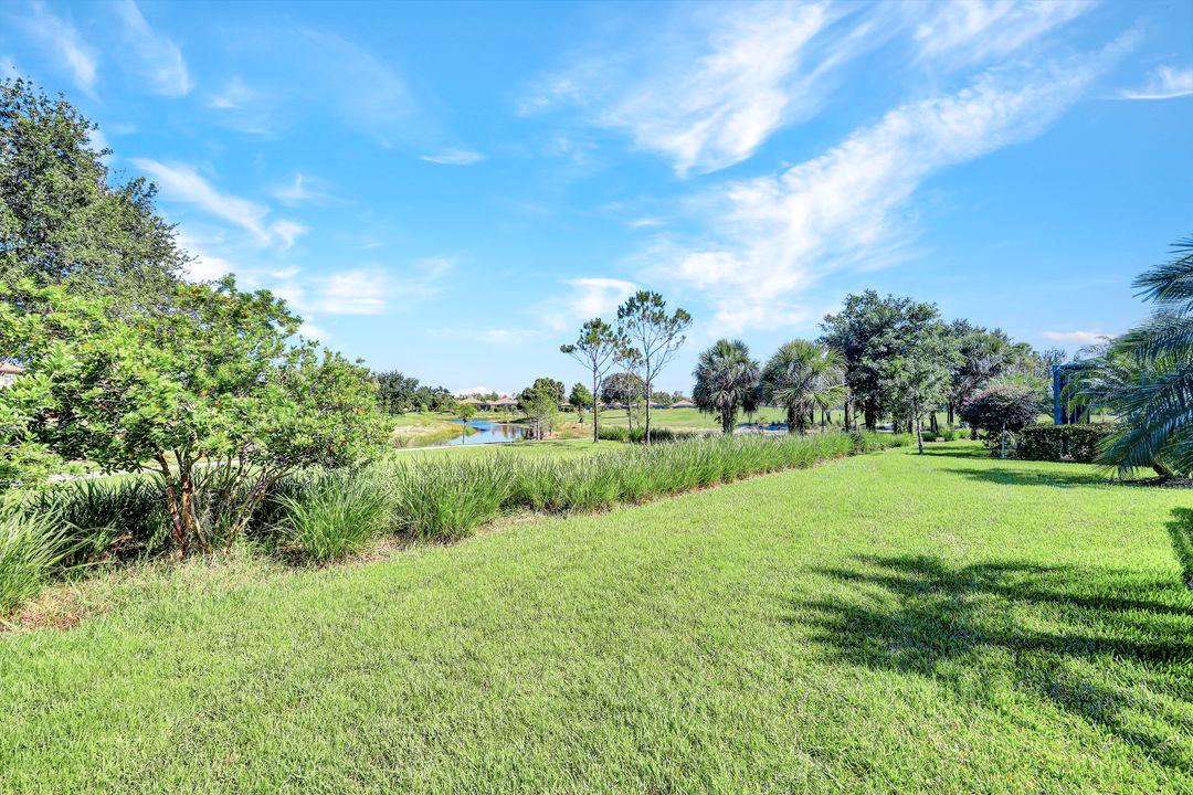 12497 Fenhurst Way, Naples, FL 34120