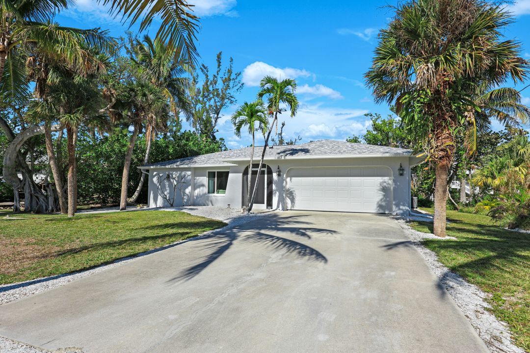 2115 Sunset Cir, Sanibel, FL 33957