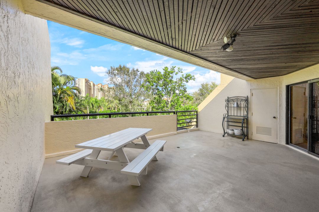 6320 Pelican Bay Blvd #T-7, Naples, FL 34108