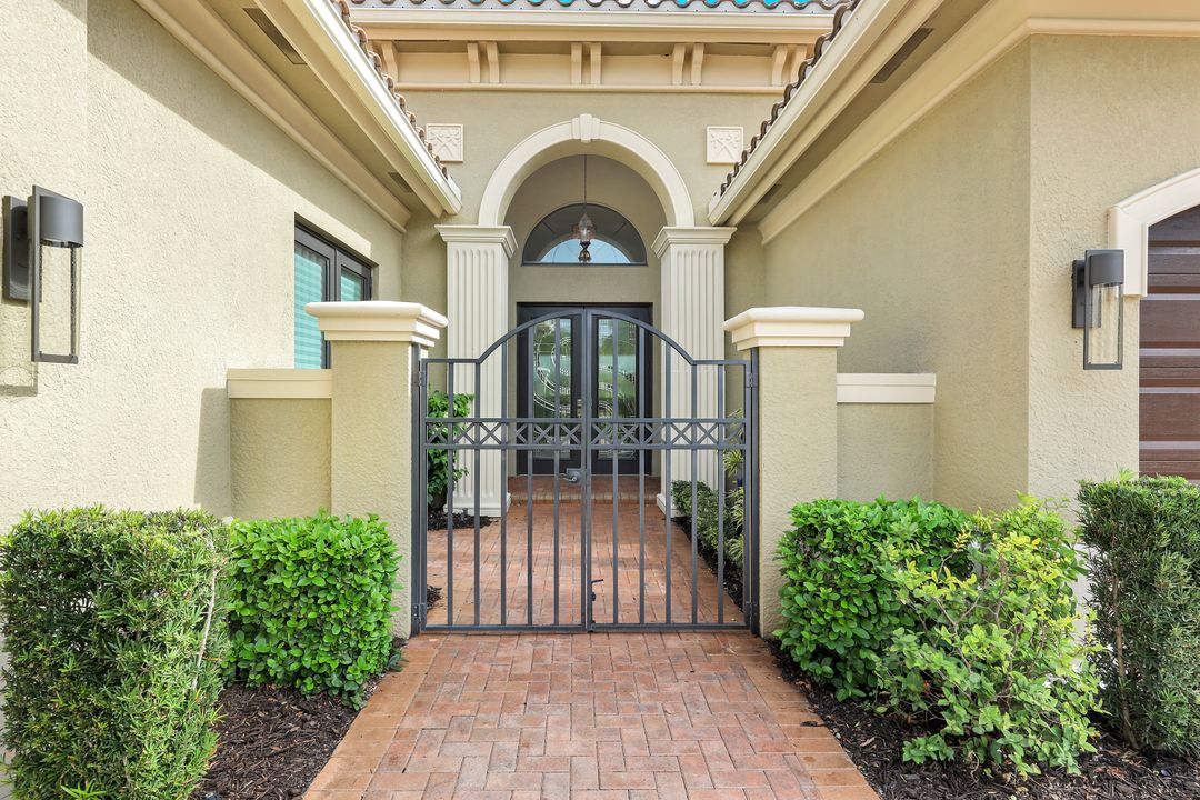 3284 Atlantic Cir, Naples, FL 34119