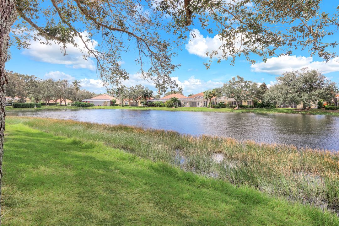 5913 Bermuda Ln, Naples, FL 34119