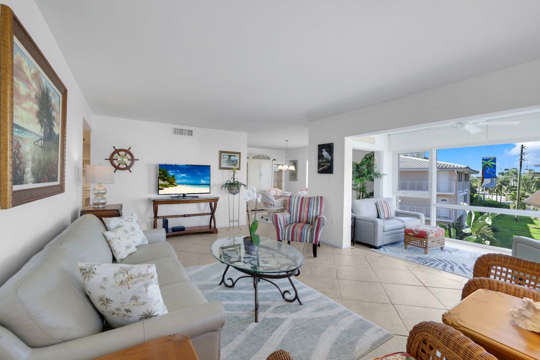 1930 Gulf Shore Blvd N #B302, Naples, FL 34102