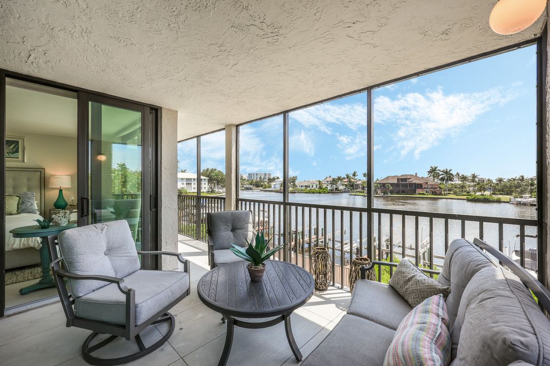 10562 Gulf Shore Dr APT 202, Naples, FL 34108