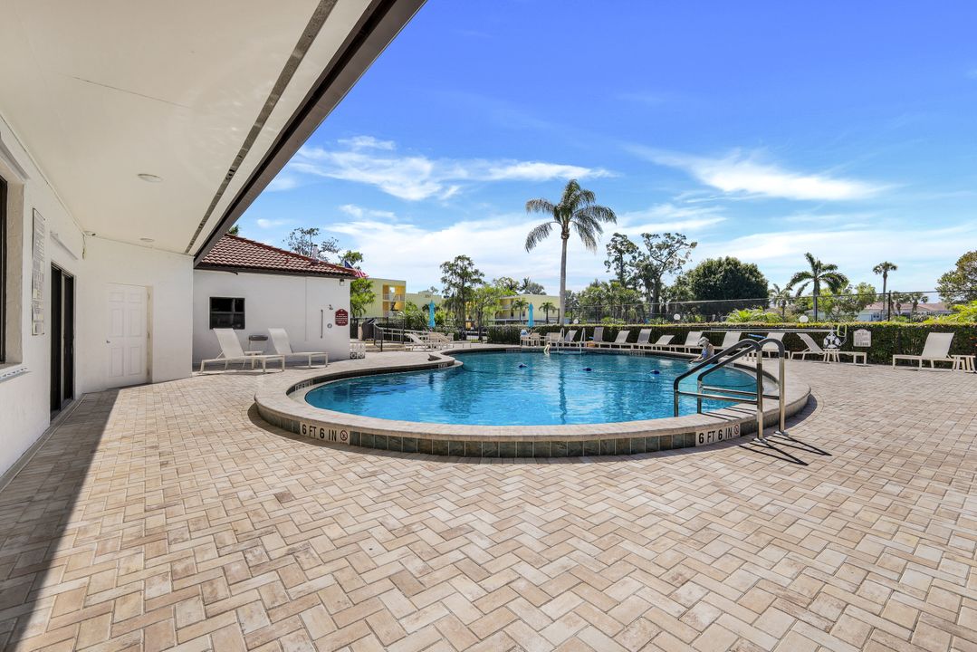 1083 Forest Lakes Dr #307, Naples, FL 34105