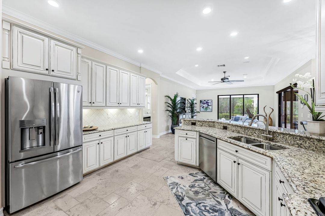 9899 Corso Bello Dr, Naples, FL 34113